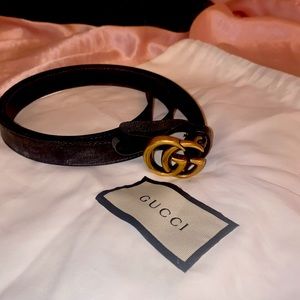Women’s Gucci belt. Black leather and gold.